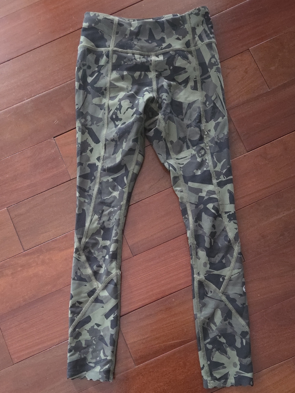 Lululemon Tight Stuff Size 2 Camo Leggings Olive Green & Black
